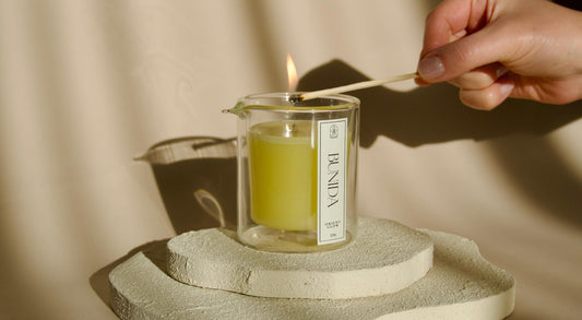 BUNIDA Body Serum Kerze - Anzünden, Duft, massieren